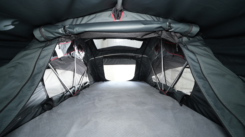Outdoor 2-3 Person Rooftop Tent Custom 4X4 Suv Car Soft Shell New Design Camping Roof Top Tent Outdoor 2-3 Person Rooftop Tent Custom 4X4 Suv Car Soft Shell New Design Camping Roof Top Tent